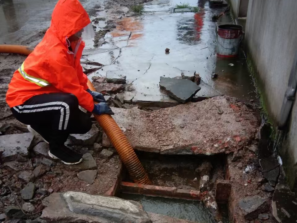 宁阳专业清理污水池 炜誉市政以规范流程守护城市 “肠道”